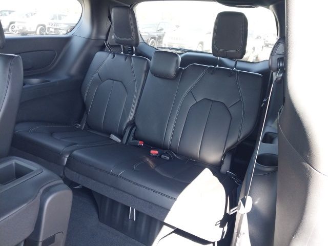2026 Chrysler Pacifica photo 9