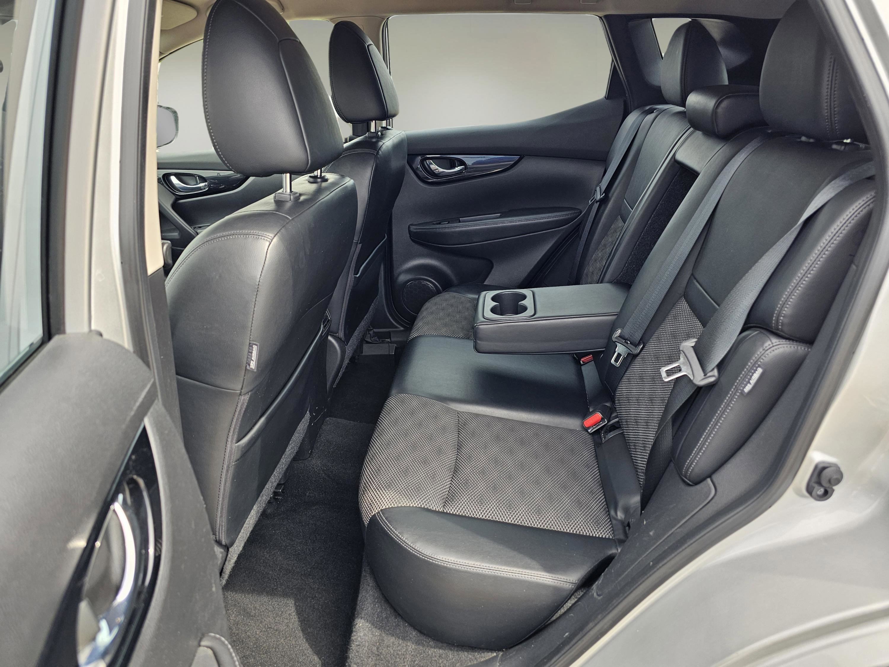 2022 Nissan Rogue Sport SV photo 23