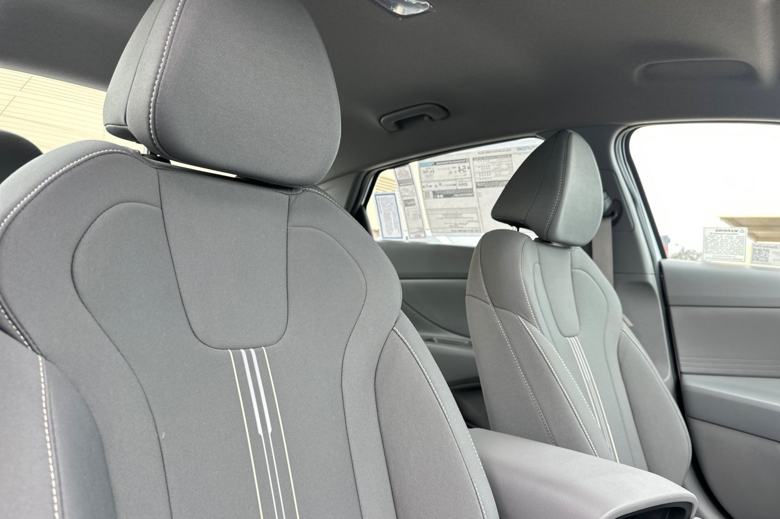 2025 Hyundai Elantra Hybrid Blue photo 17