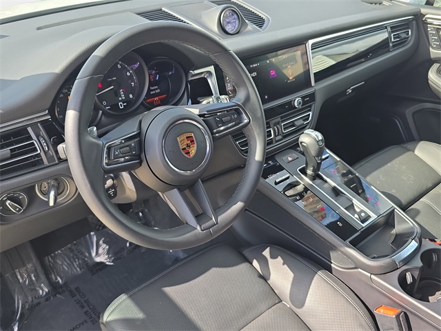 2022 Porsche Macan Base photo 14
