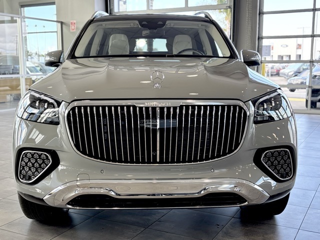 2025 Mercedes Benz GLS Maybach 600 4MATIC photo 10