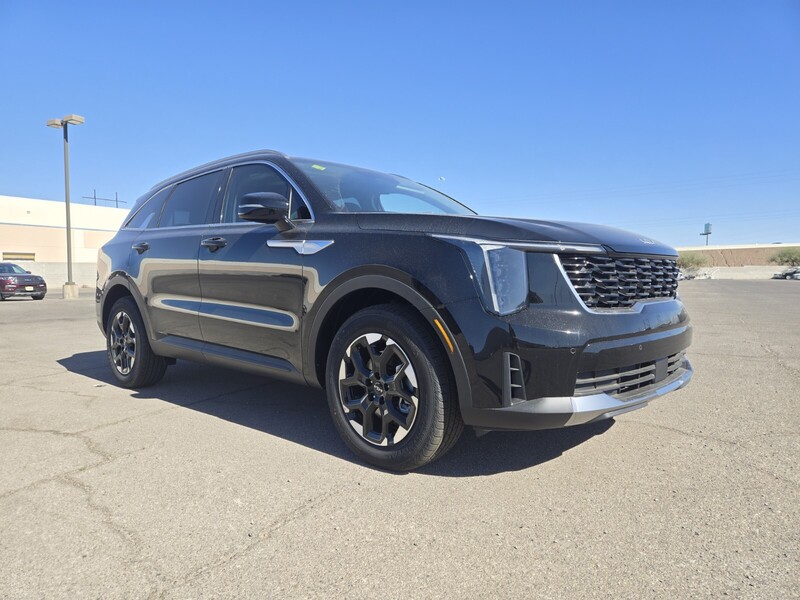 2025 Kia Sorento S photo 2