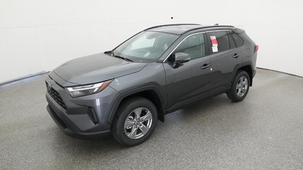 2025 Toyota RAV4 XLE's photo