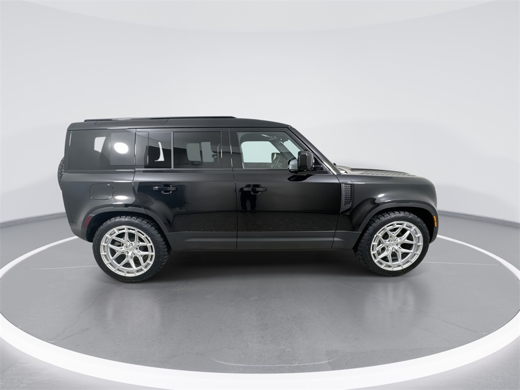 2025 Land Rover Defender 110 S photo 5