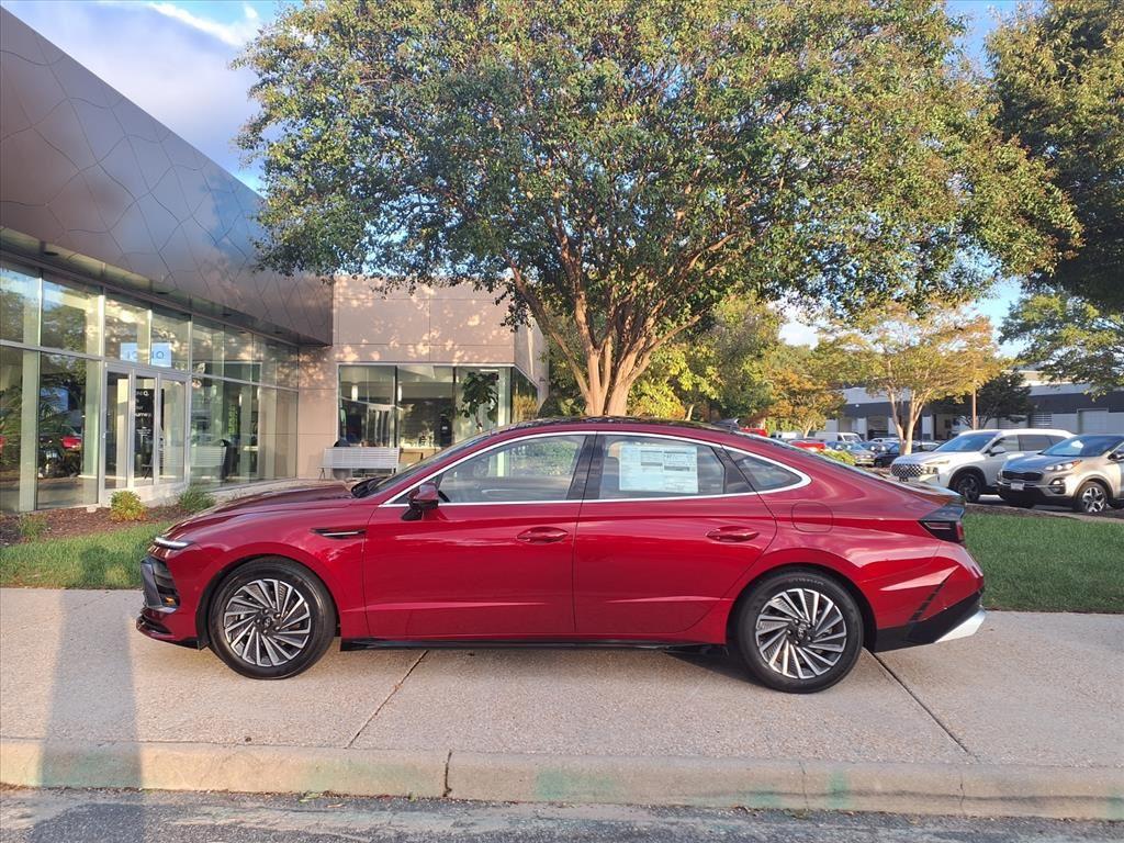 2026 Hyundai Sonata Hybrid Limited photo 4