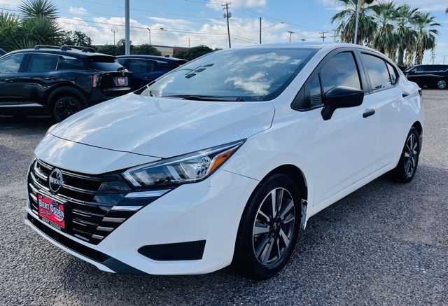 2024 Nissan Versa 1.6 S photo 3