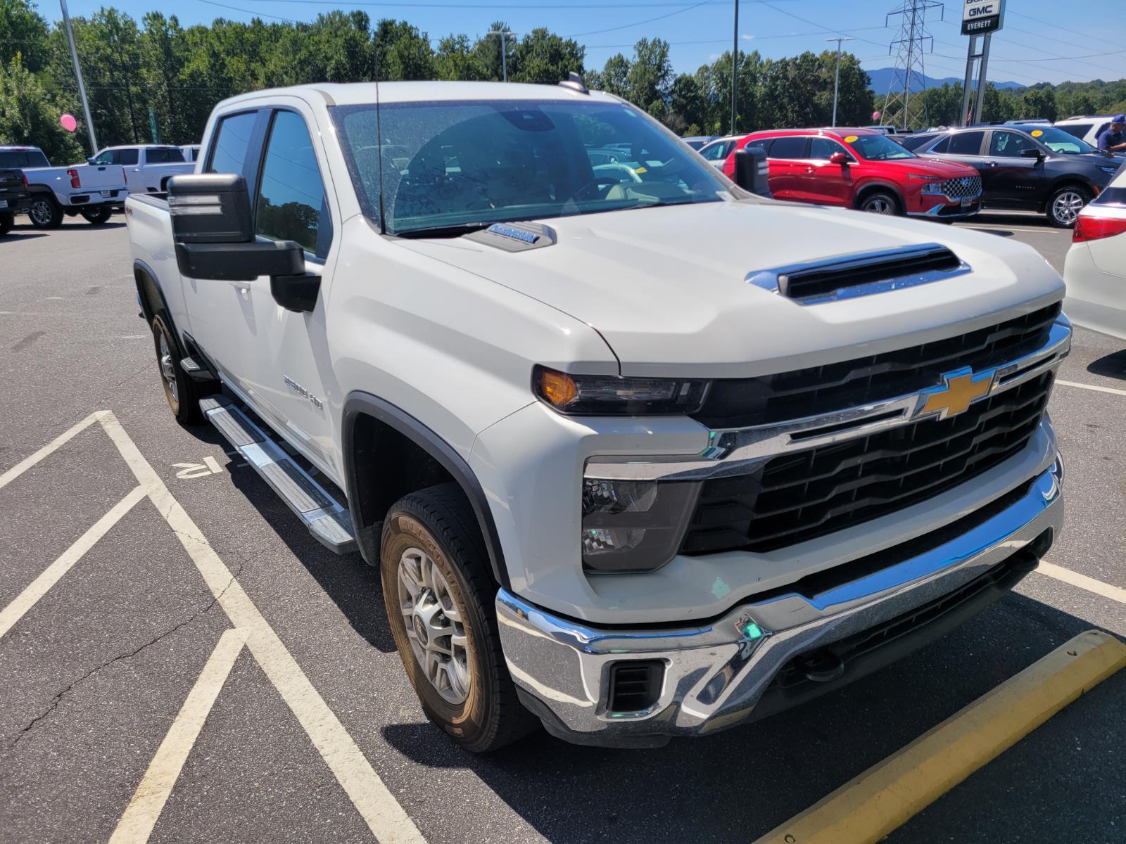 2024 Chevrolet Silverado 2500HD LT photo 2