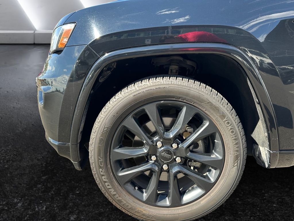 2021 Jeep Grand Cherokee Laredo X photo 25