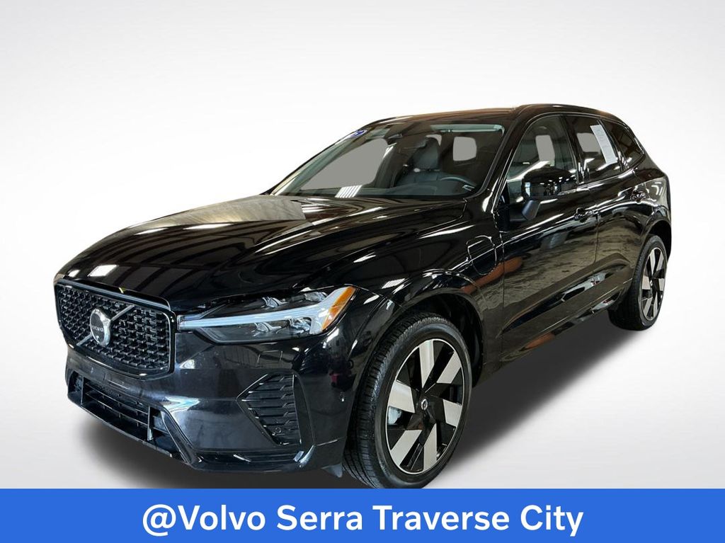 2025 Volvo XC60 Plus's photo