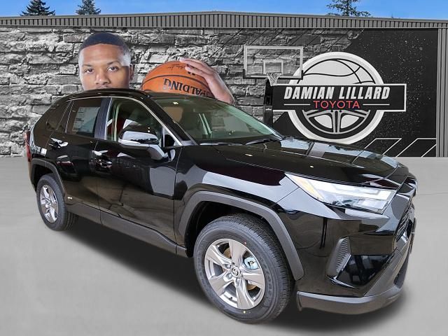 2025 Toyota RAV4 XLE's photo