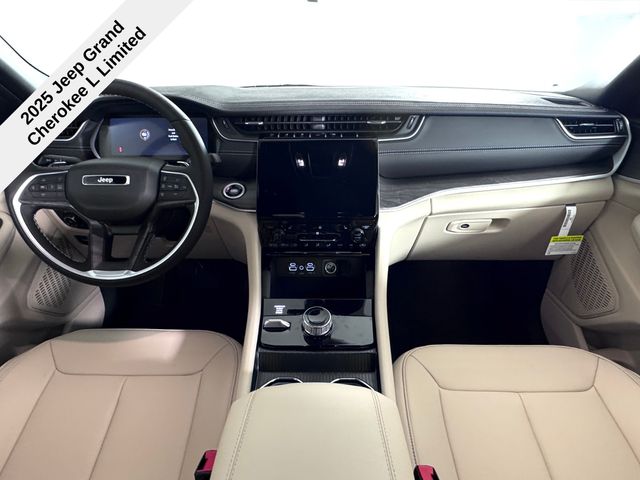 2025 Jeep Grand Cherokee Limited photo 18