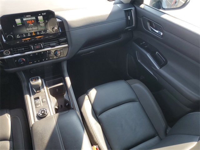 2024 Nissan Pathfinder SL photo 14