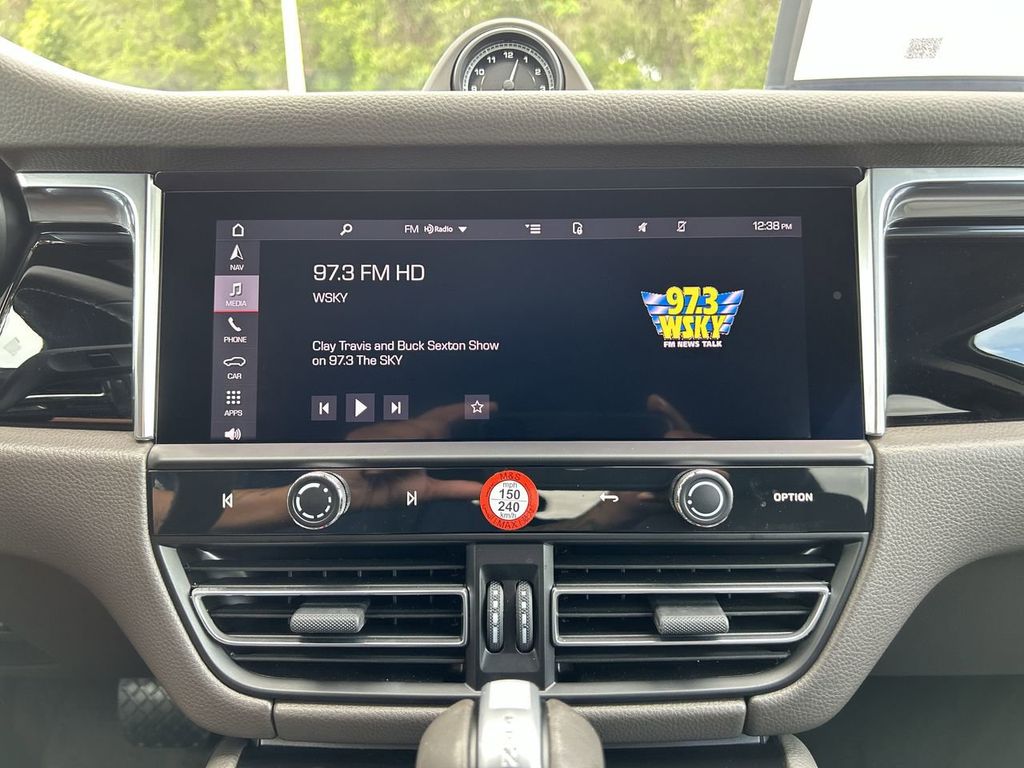 2025 Porsche Macan Base photo 20