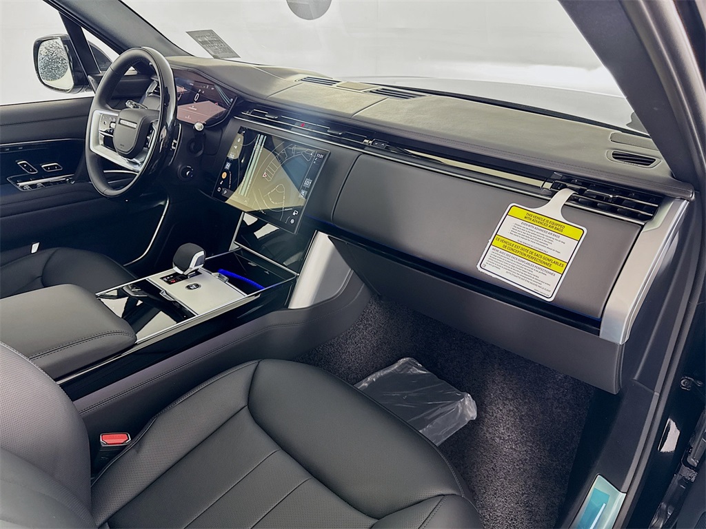 2025 Land Rover Range Rover SE photo 26