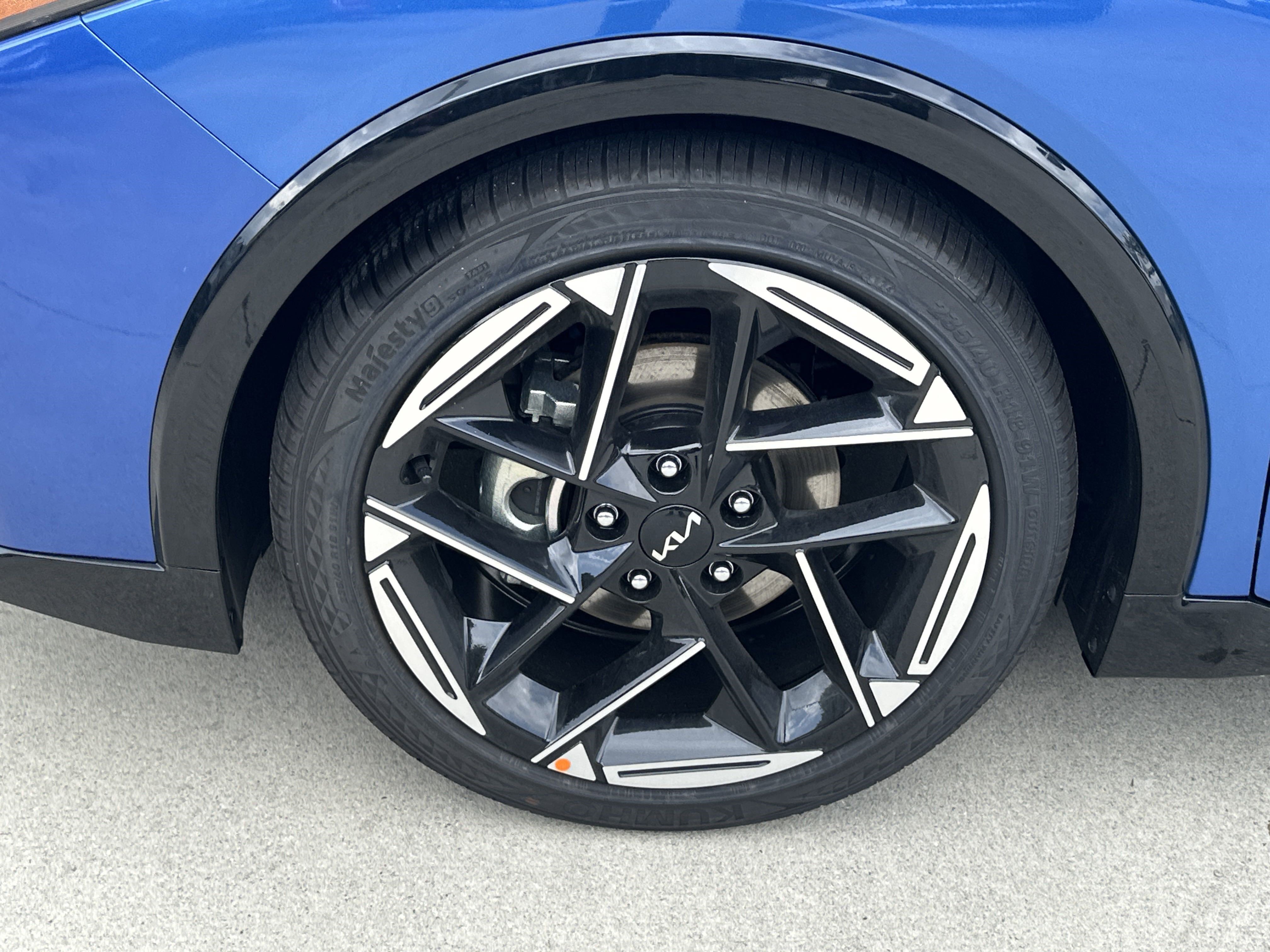 2025 Kia K4 GT-Line photo 3