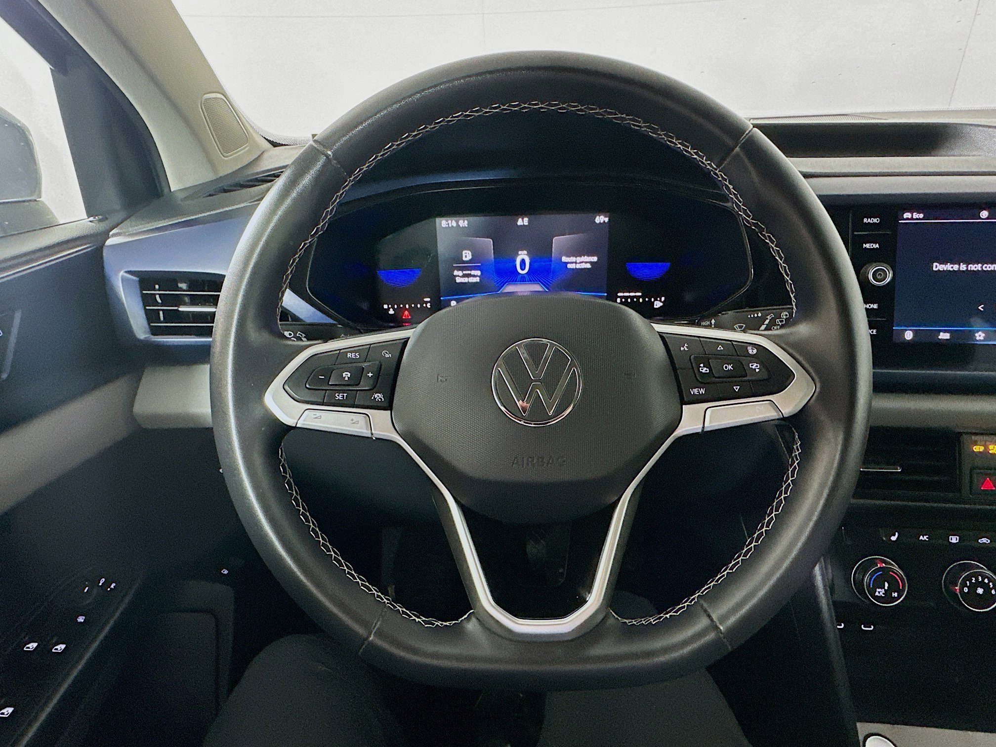 2023 Volkswagen Taos SE photo 8
