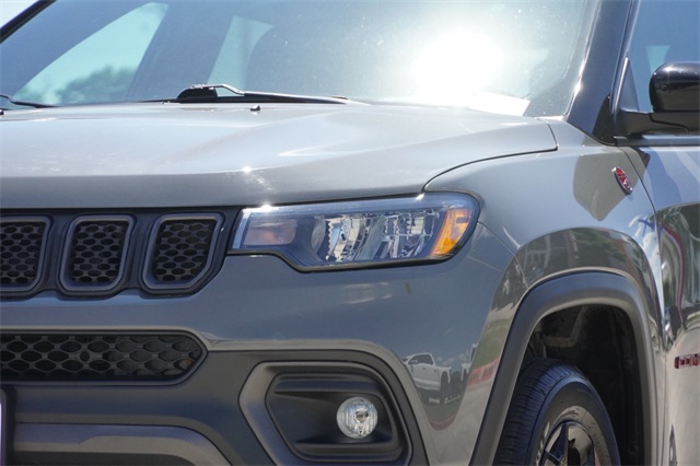 2024 Jeep Compass Trailhawk photo 2
