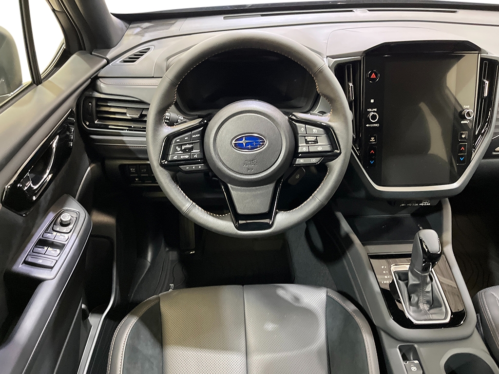 2025 Subaru Forester Touring photo 12