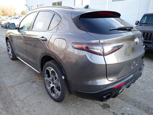 2025 Alfa Romeo Stelvio Sprint Base photo 3