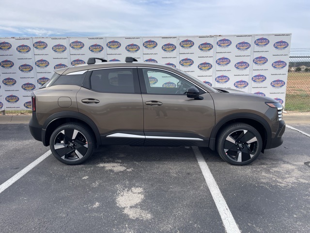 2026 Nissan KICKS SR's photo