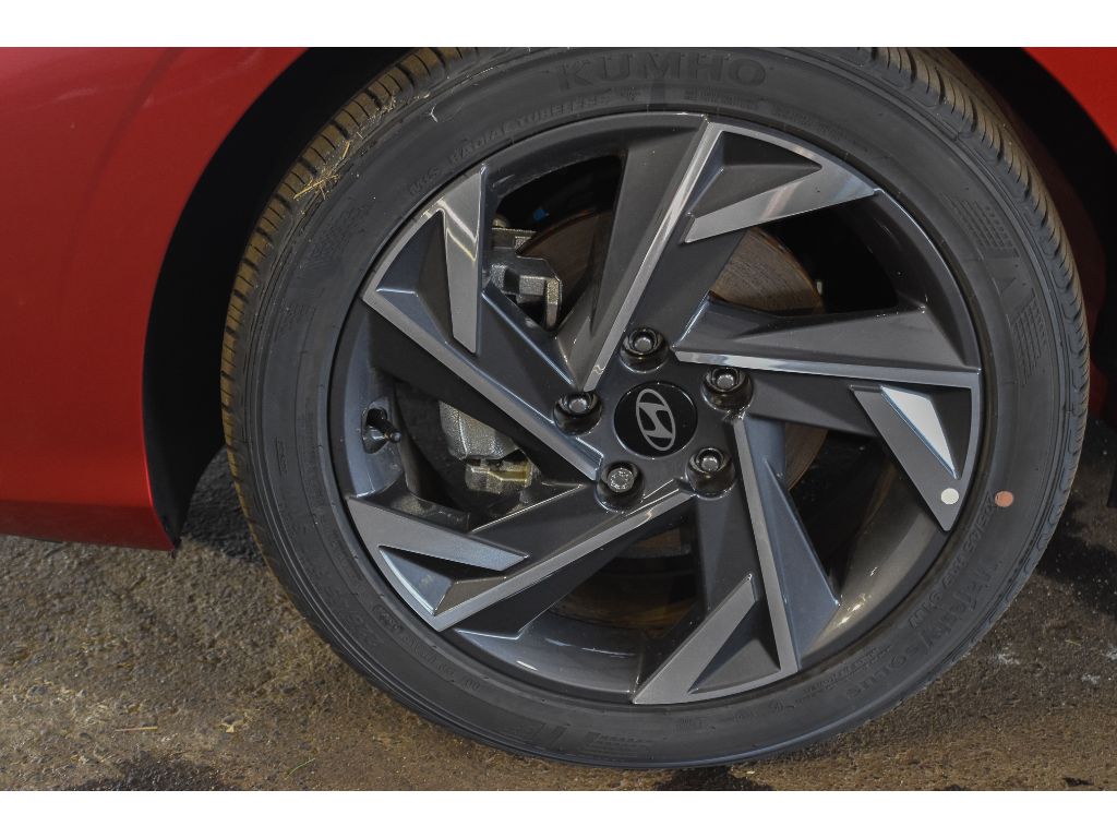 2025 Hyundai Elantra SEL Sport photo 2