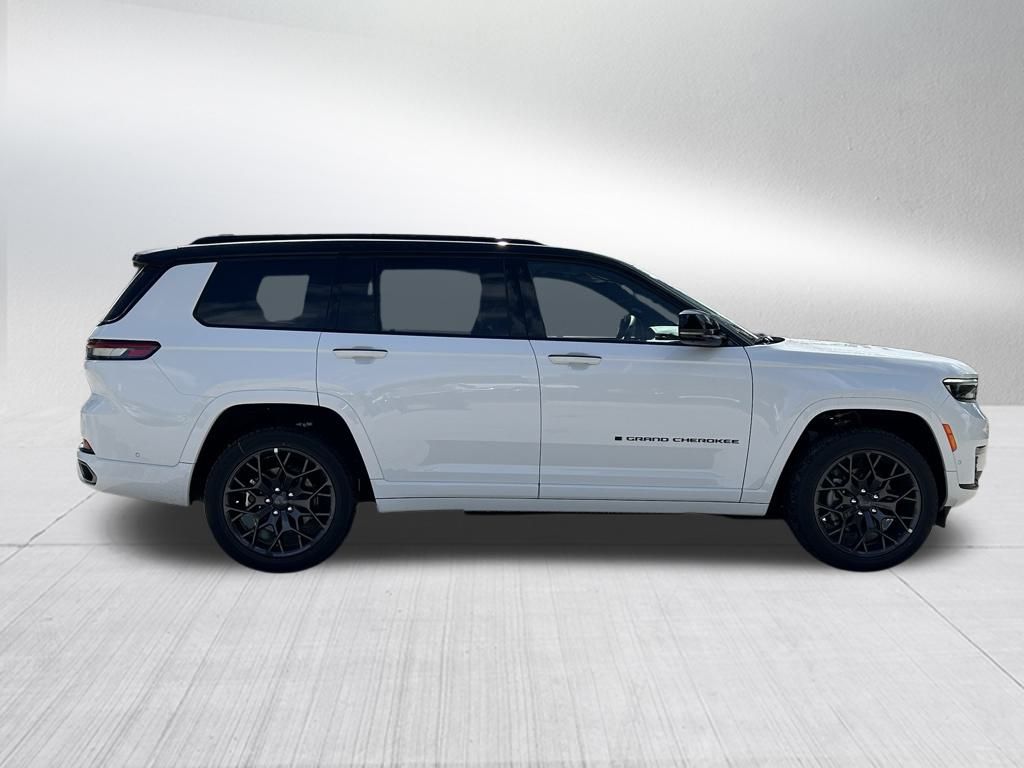 2025 Jeep Grand Cherokee L Summit photo 3