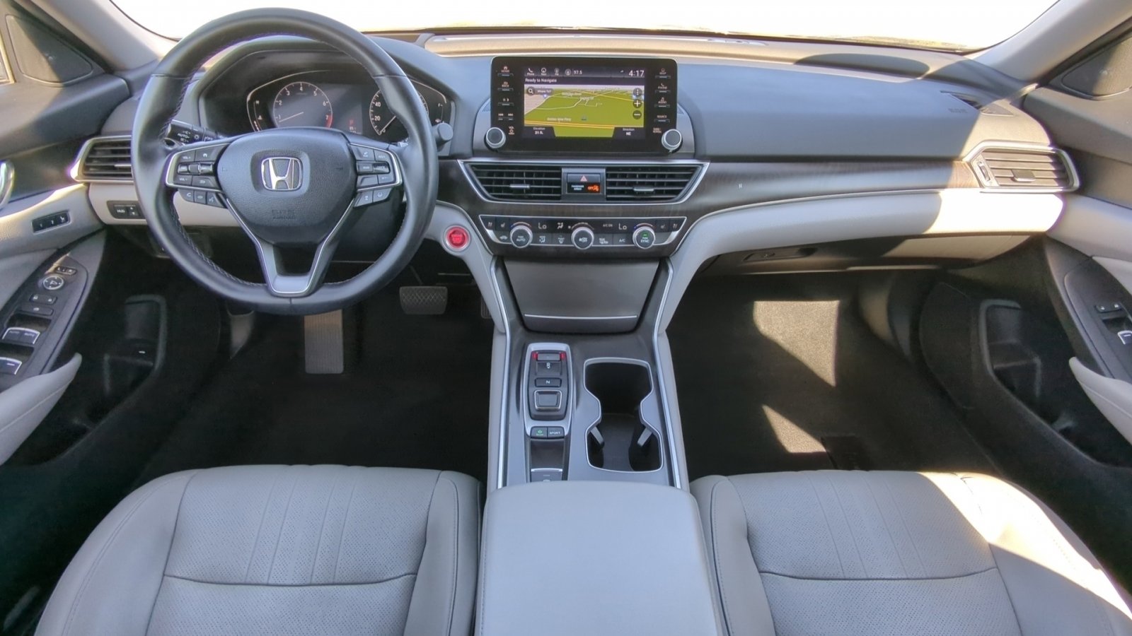 2018 Honda Accord Touring 2.0T photo 2