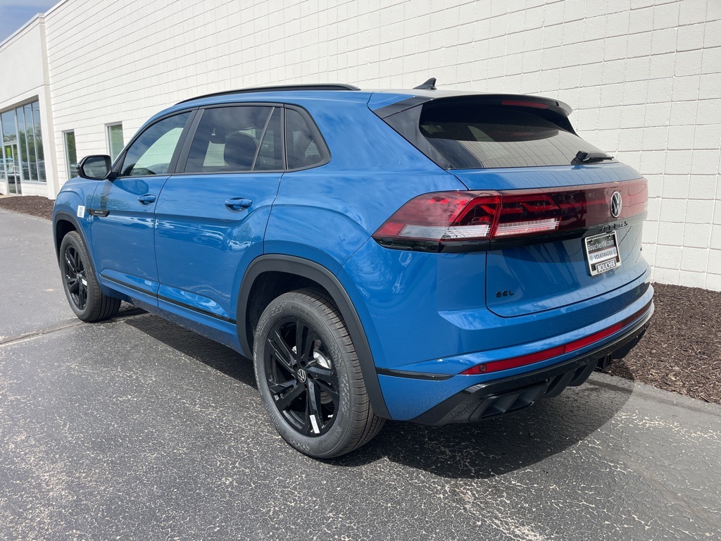2025 Volkswagen Atlas Cross Sport SEL R-Line photo 3