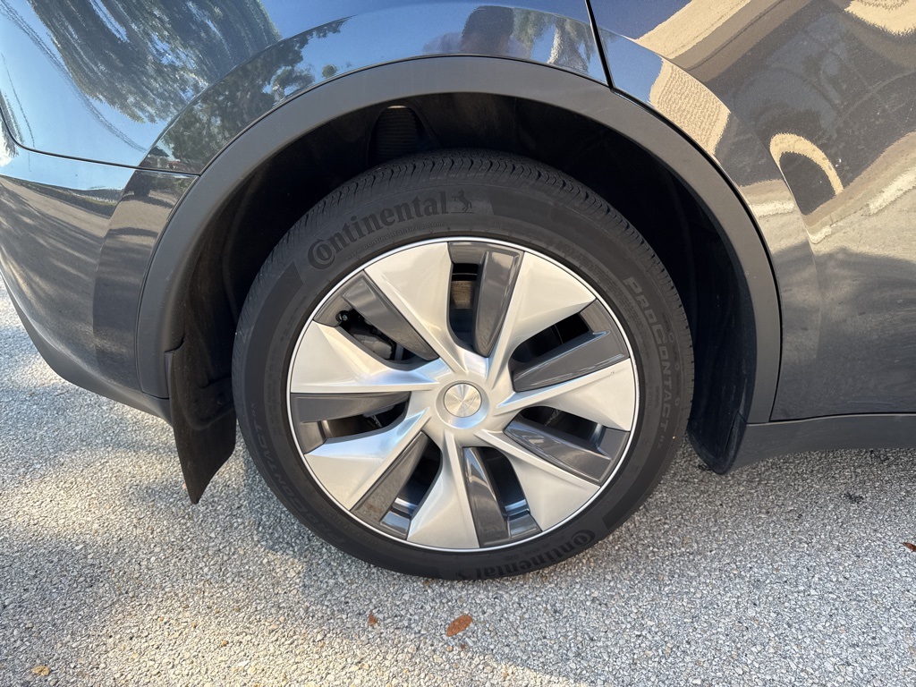 2024 Tesla Model Y Long Range photo 13