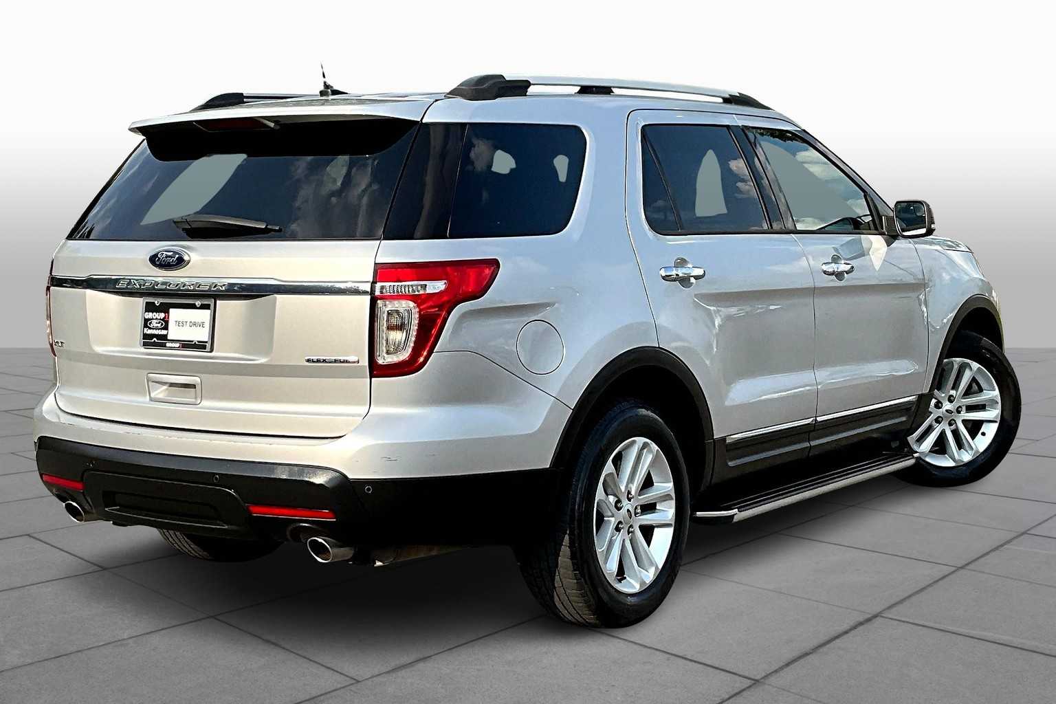 2013 Ford Explorer XLT photo 11