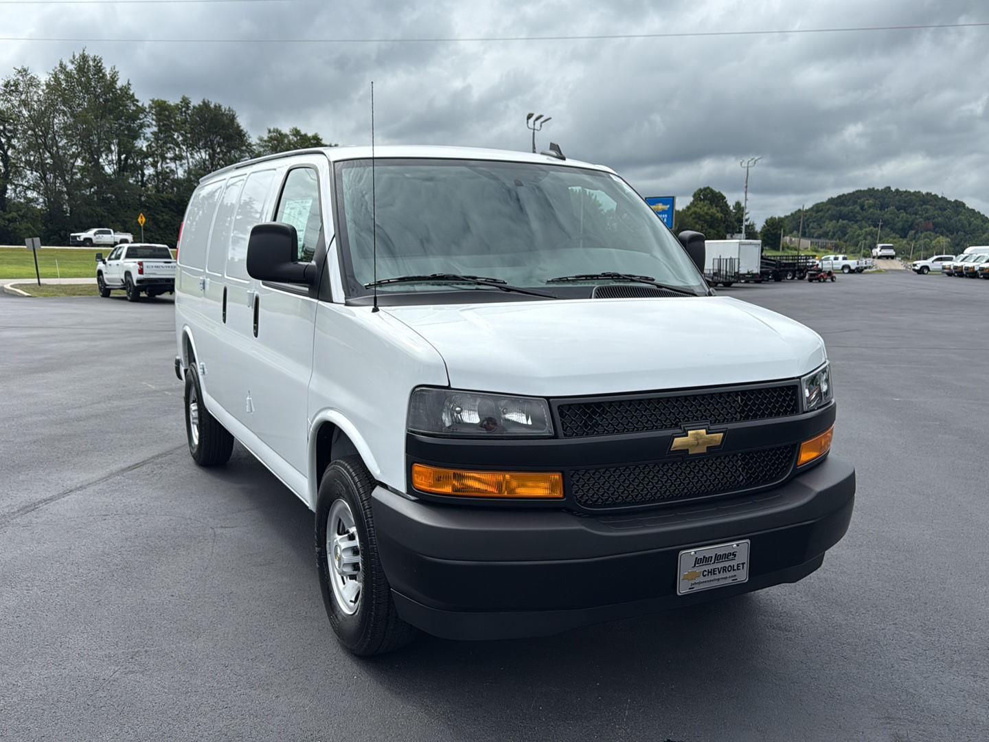 2025 Chevrolet Express 2500 Cargo photo 3