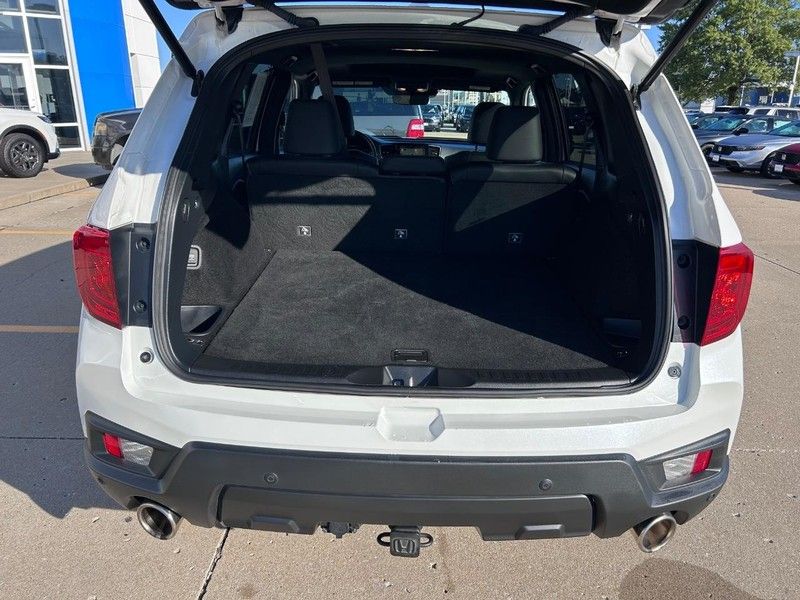 2023 Honda Passport Elite photo 2