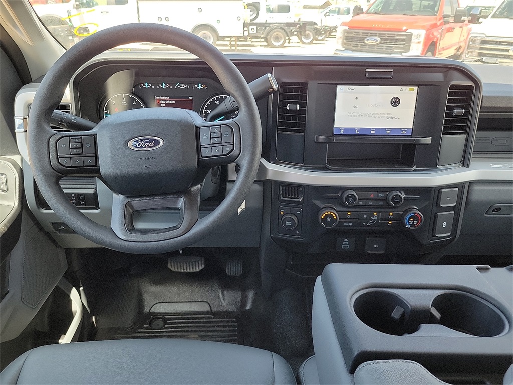 2025 Ford F-350 photo 17