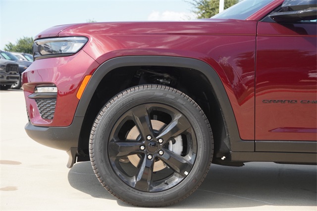 2025 Jeep Grand Cherokee Limited photo 3