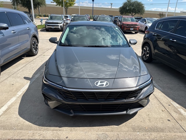 2024 Hyundai Elantra SEL photo 2