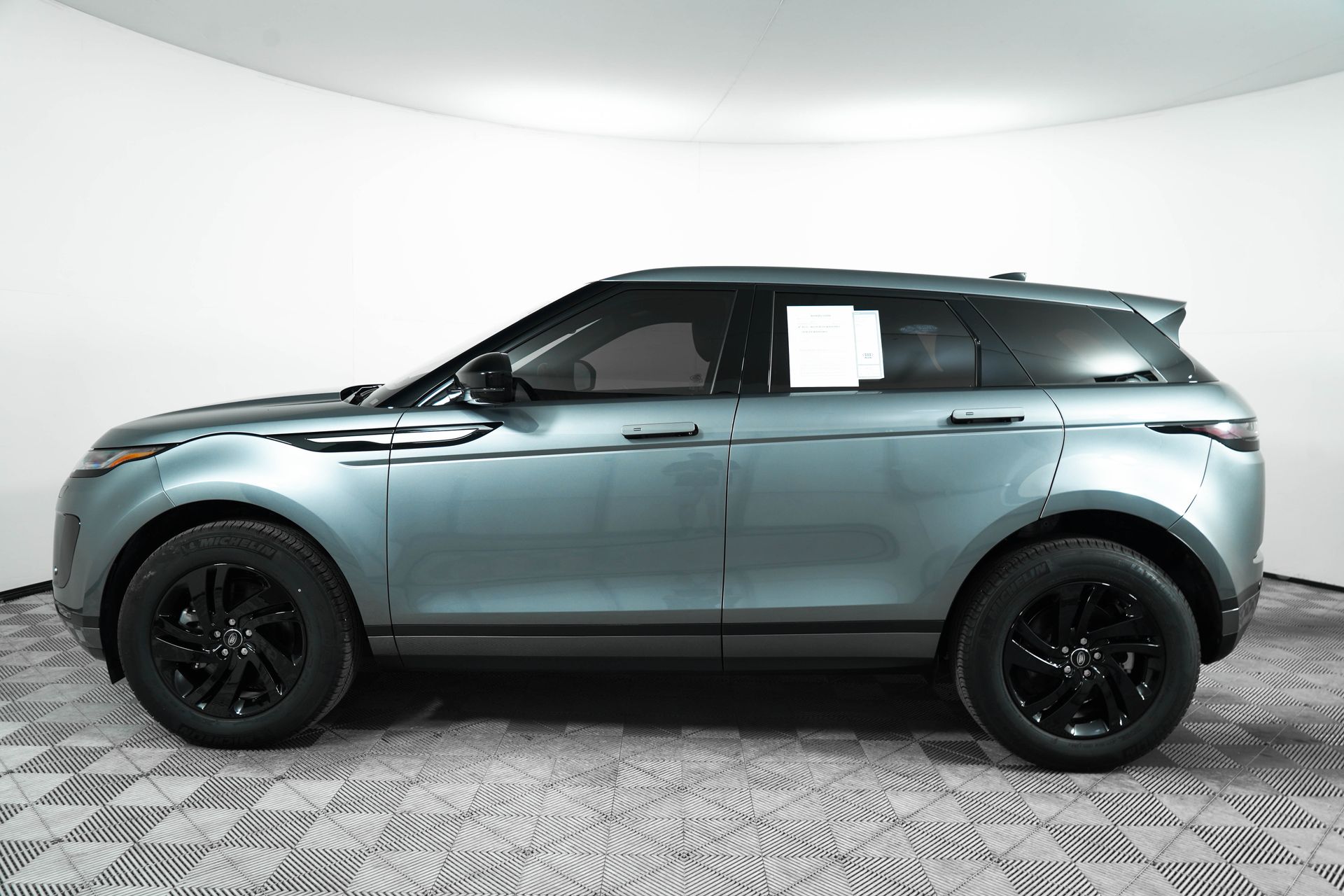 2025 Land Rover Range Rover Evoque S photo 4