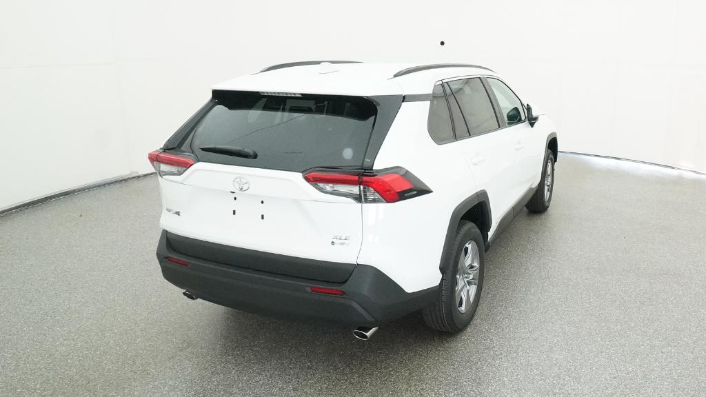 2025 Toyota RAV4 Hybrid XLE photo 18