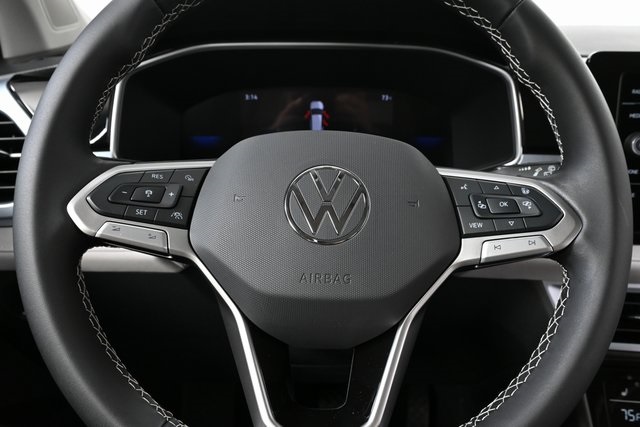2025 Volkswagen Taos SE photo 8