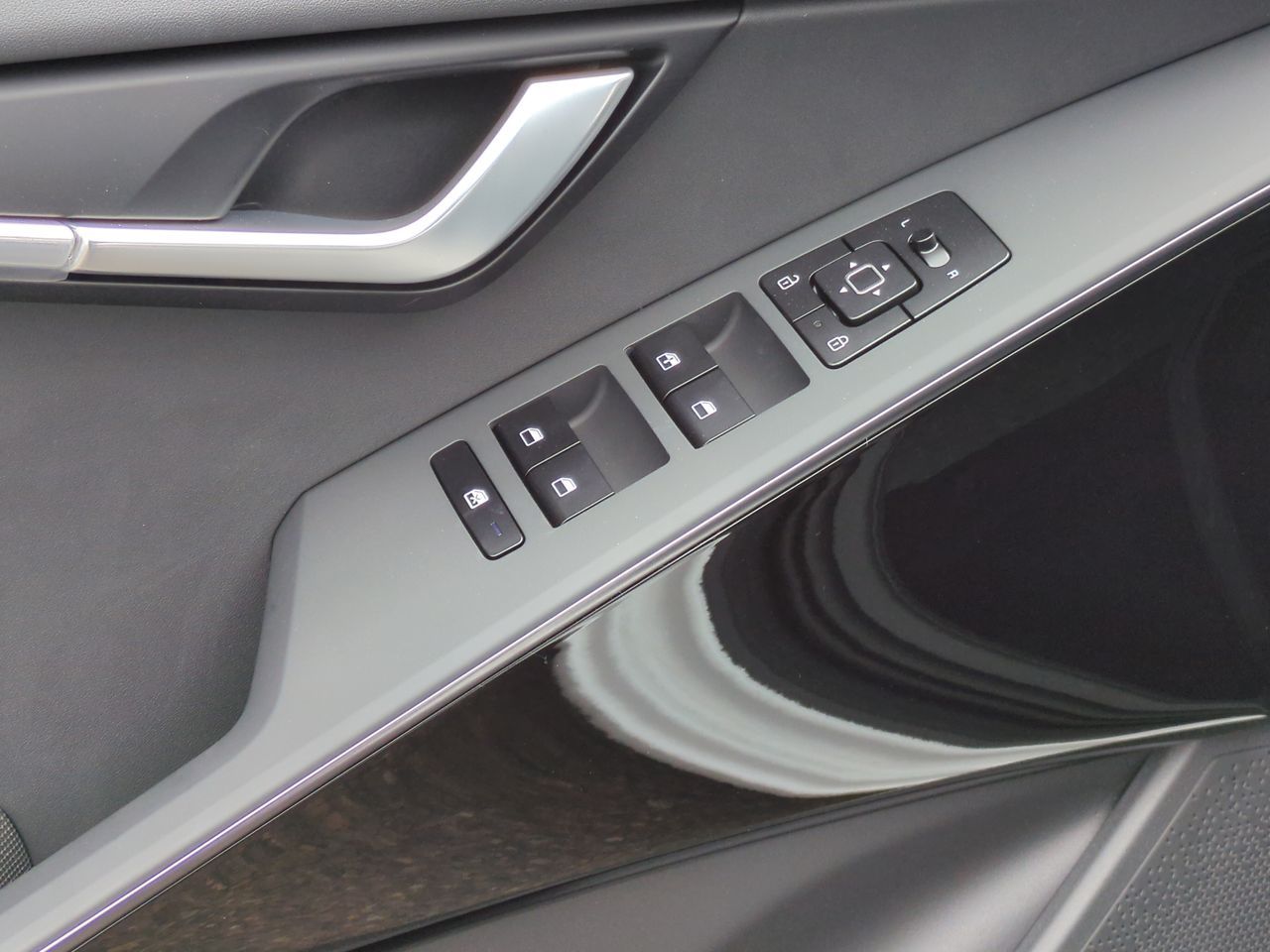 2025 Kia Niro EX photo 18