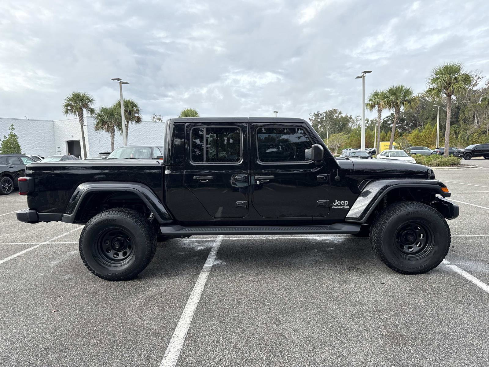 2021 Jeep Gladiator Overland's photo