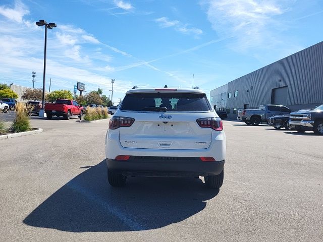 2024 Jeep Compass Latitude photo 4