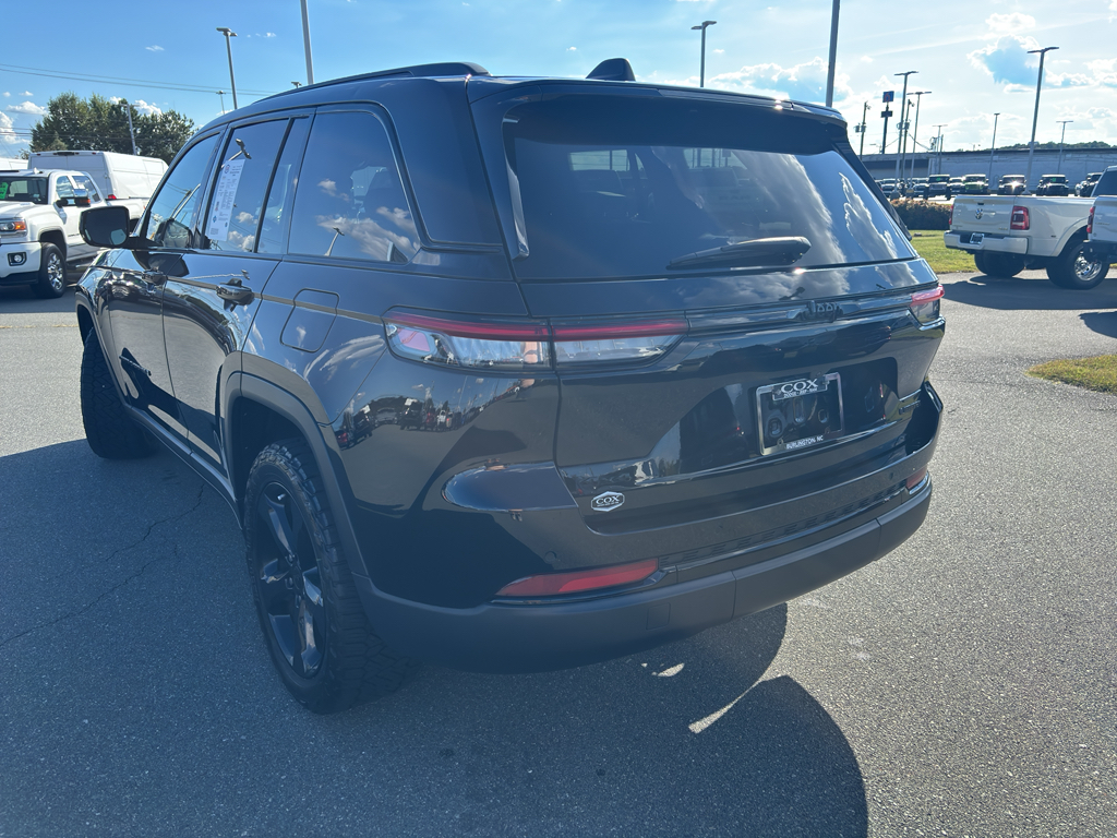 2023 Jeep Grand Cherokee Limited photo 2