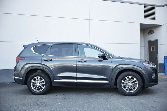 2020 Hyundai Santa Fe SE photo 3