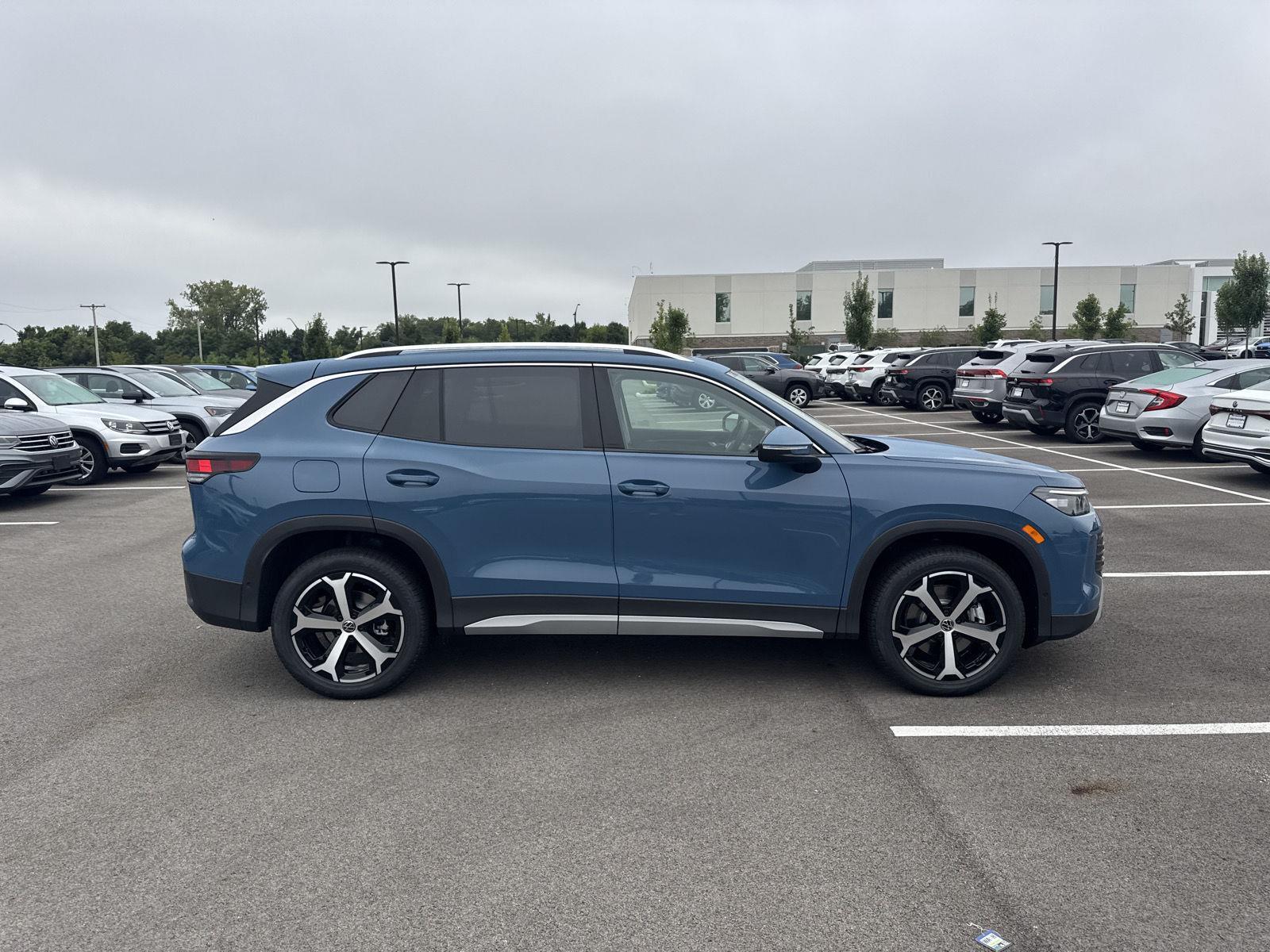 2025 Volkswagen Tiguan SE photo 4