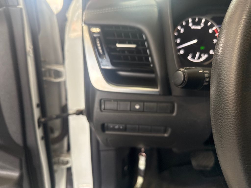 2022 Nissan Rogue SV photo 6