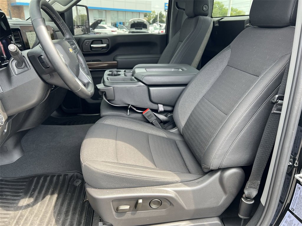 2025 Chevrolet Silverado 3500HD LT photo 18