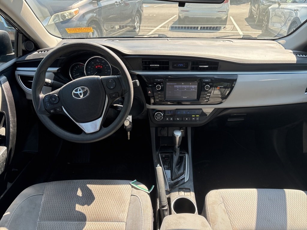 2015 Toyota Corolla LE photo 9