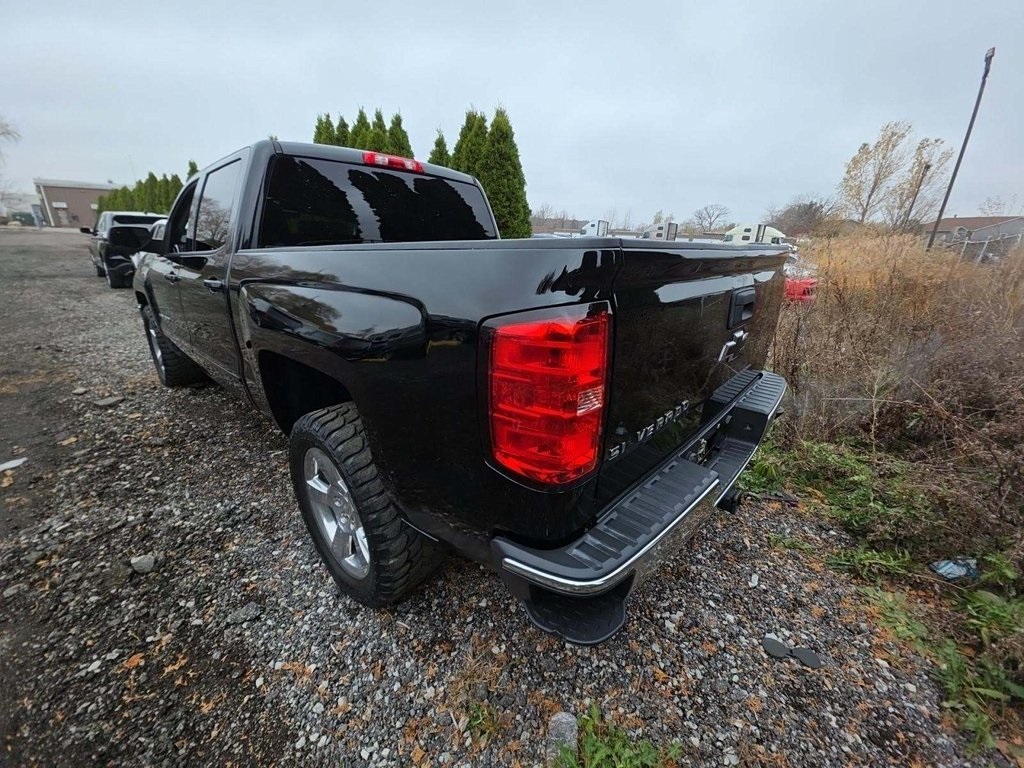 2018 Chevrolet Silverado 1500 LT photo 2