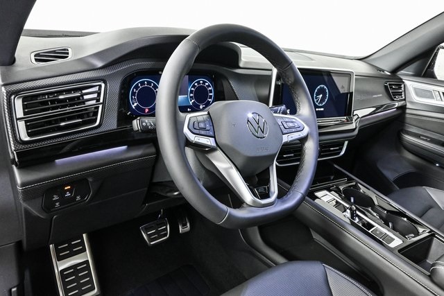 2025 Volkswagen Atlas Cross Sport SEL R-Line photo 5