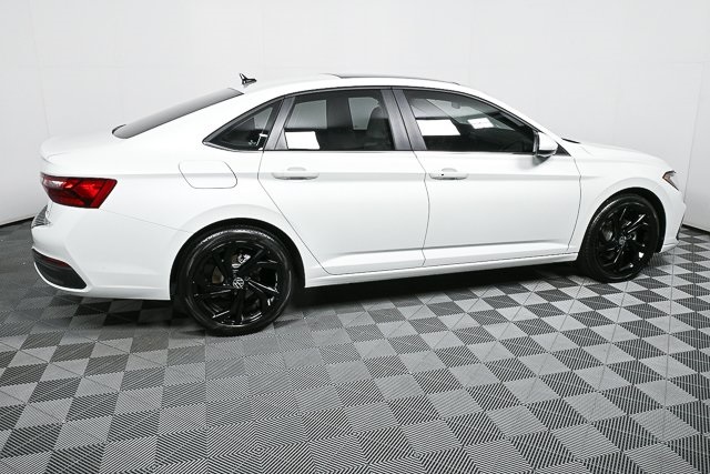 2025 Volkswagen Jetta 1.5T SE photo 2